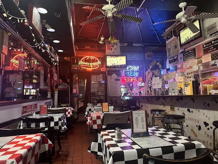 Paul's Da Burger Joint Picture 10
