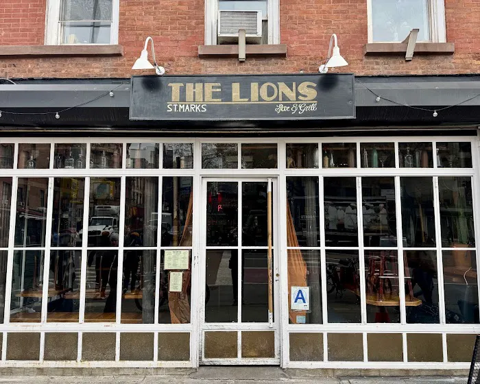 The Lions Bar & Grill Picture 1