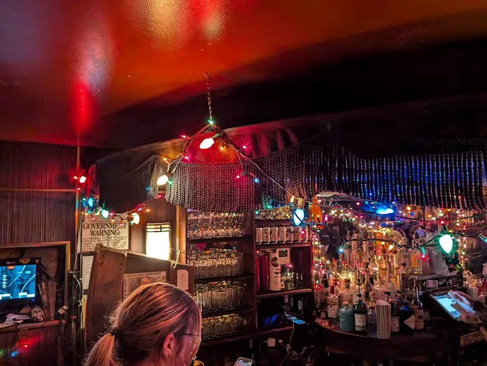 Holiday Cocktail Lounge Picture 6