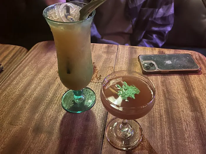 Holiday Cocktail Lounge Picture 2