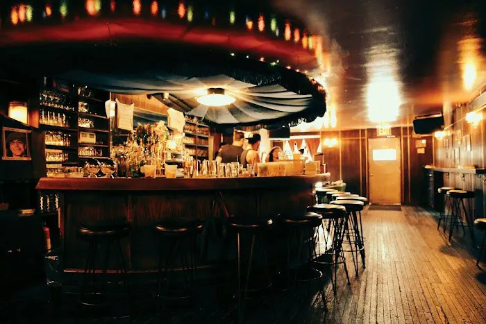 Holiday Cocktail Lounge Picture 10