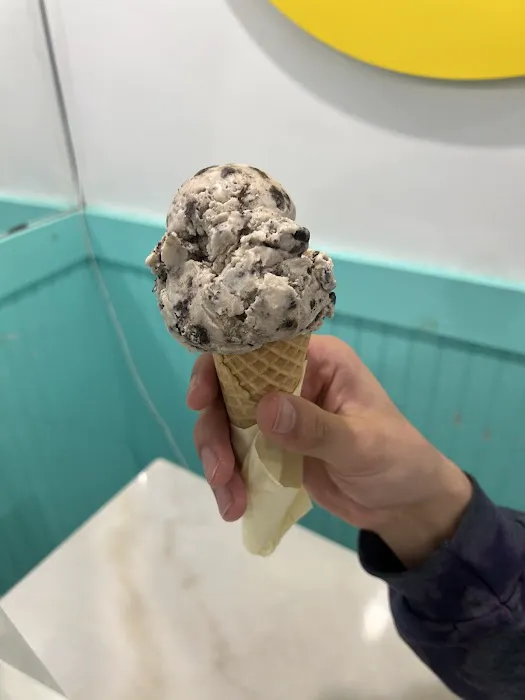 Davey's Ice Cream Picture 5