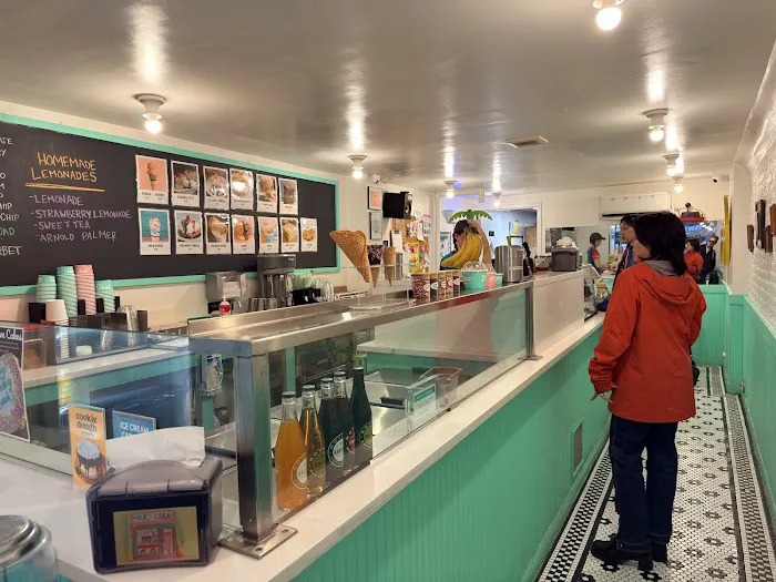 Davey's Ice Cream Picture 1