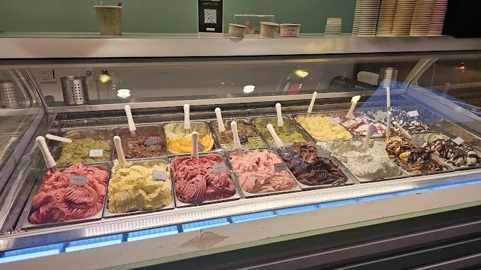 Gelatoville Gelataria & Coffee Picture 6