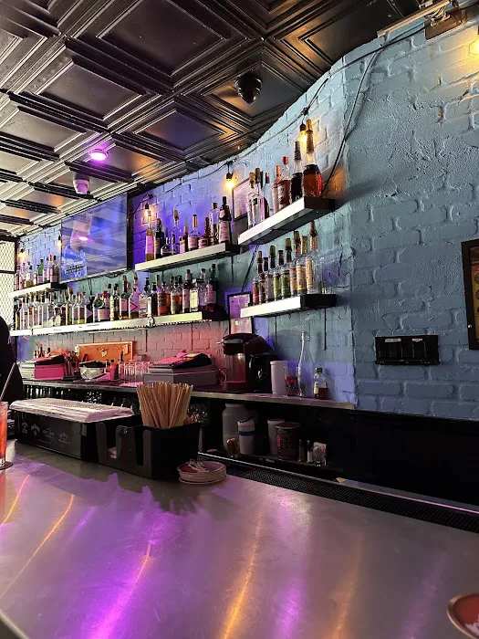 Area 140 First Bar Picture 10