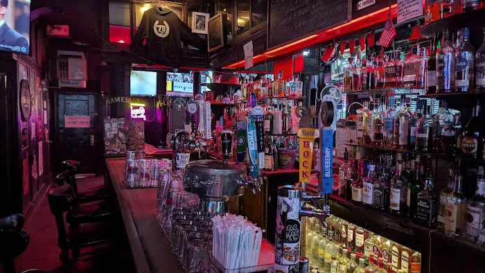 7B Horseshoe Bar aka Vazacs Picture 1