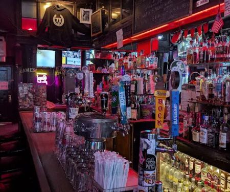 7B Horseshoe Bar aka Vazacs
