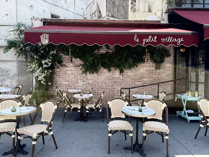 Le Petit Village Picture 5