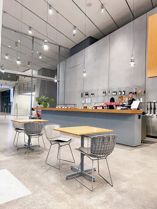 Studio Cafe Picture 6