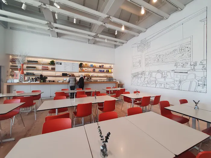 Studio Cafe Picture 3