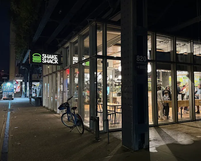 Shake Shack Meatpacking District Picture 8