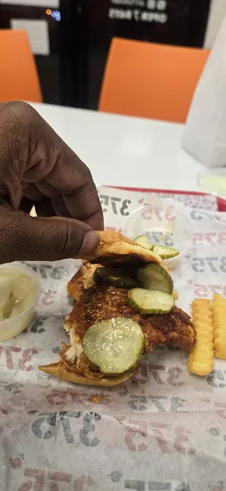 375º Chicken 'n Fries Picture 9