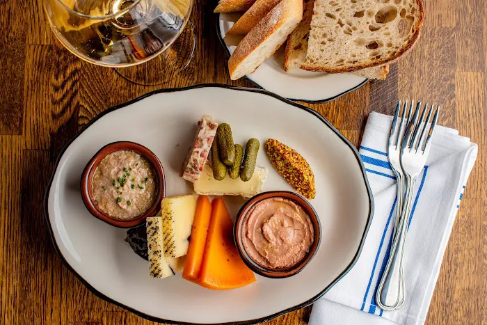 Vin Sur Vingt Wine Bar - West Village Picture 8
