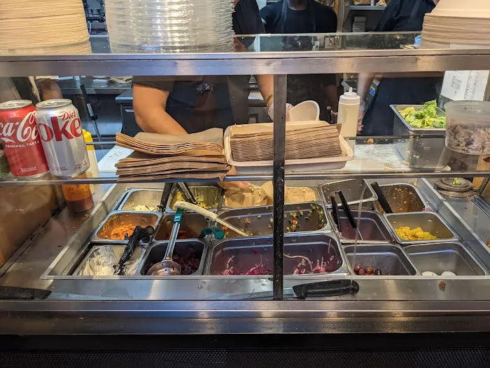 taïm mediterranean kitchen Picture 1