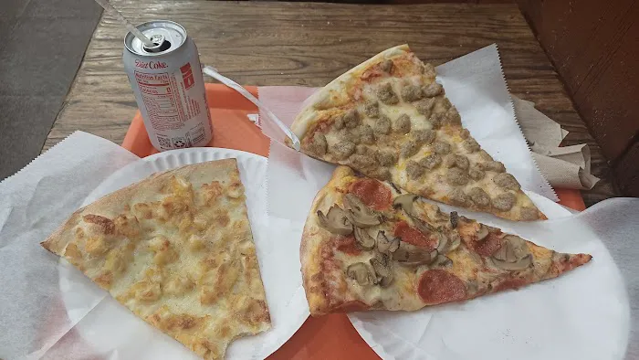 Champion Pizza - 5th Ave Picture 9