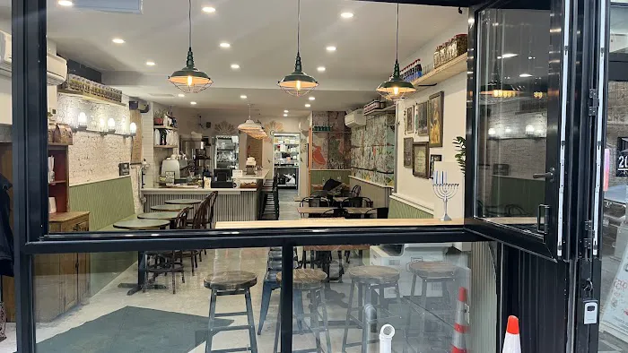 B Cup Cafe & Eatery Picture 9