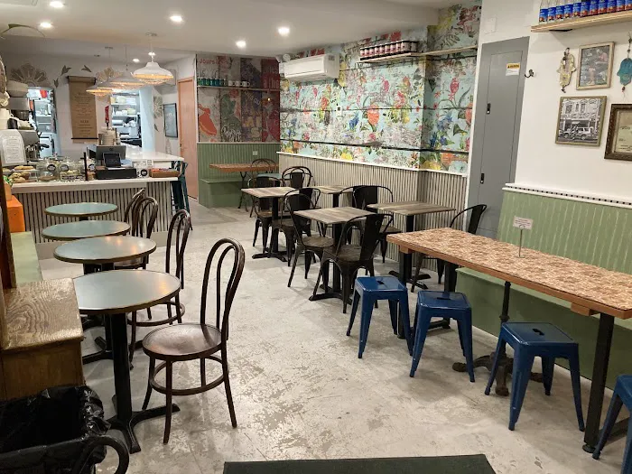 B Cup Cafe & Eatery Picture 1