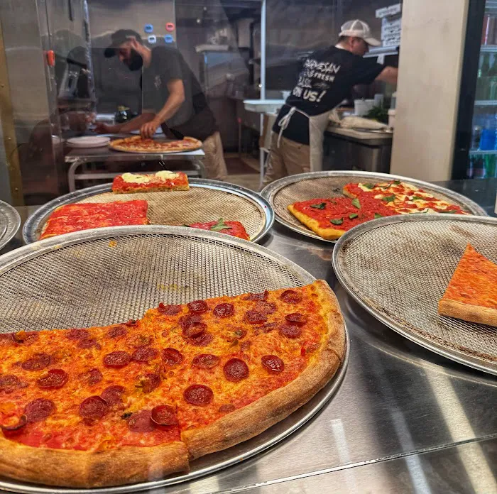 Pop’s Pizza of East Village Picture 1