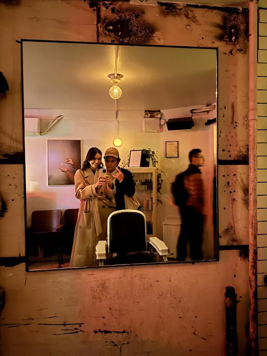 Blind Barber Picture 4