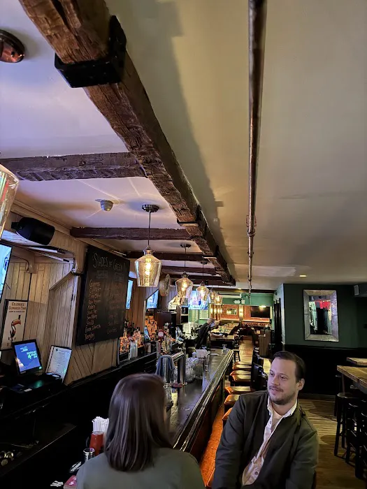 Shades of Green Pub & Restaurant Picture 2