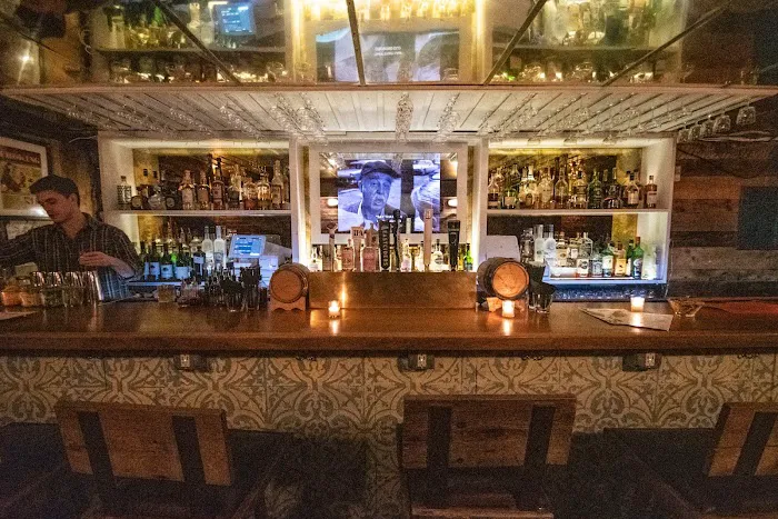 Hidden Lane Bar Picture 4