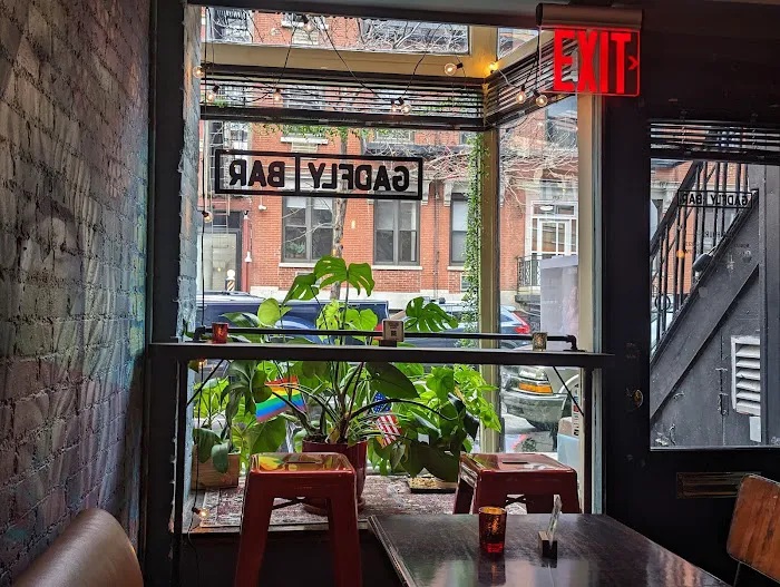 Gadfly Bar Picture 8