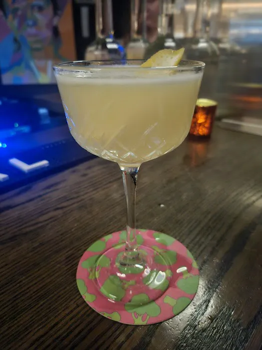 Gadfly Bar Picture 7