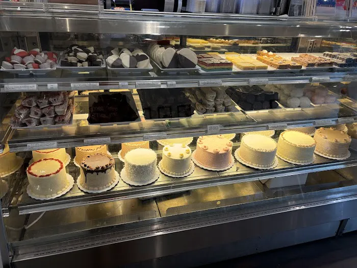 Empire Cake - Chelsea Picture 6