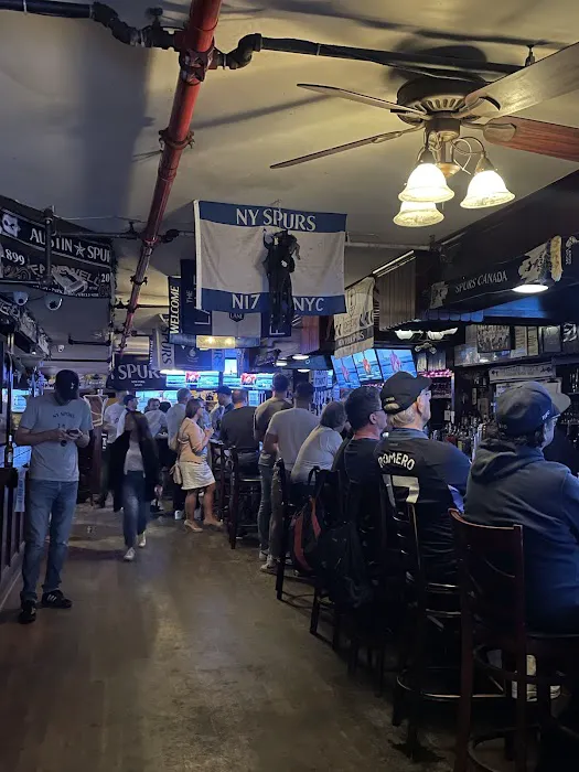 Flannerys Bar Picture 9