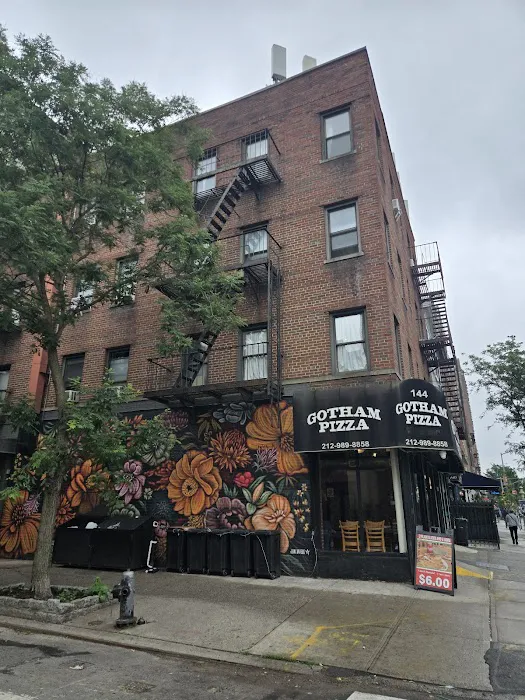 Gotham Pizza Picture 2