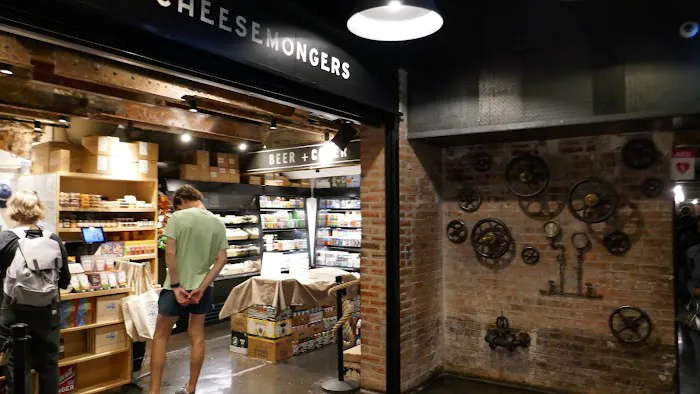 Chelsea Square Market Picture 4