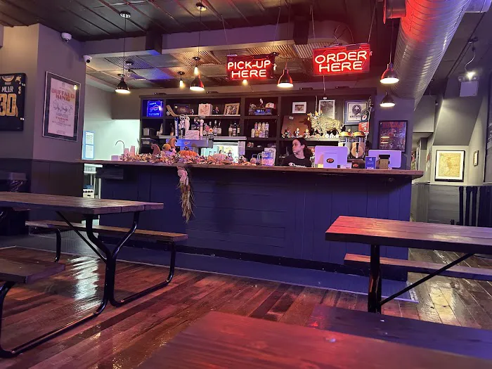 Dan and John's Wings Chelsea Picture 4