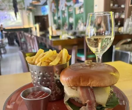 The Laurels Cafe and Bar