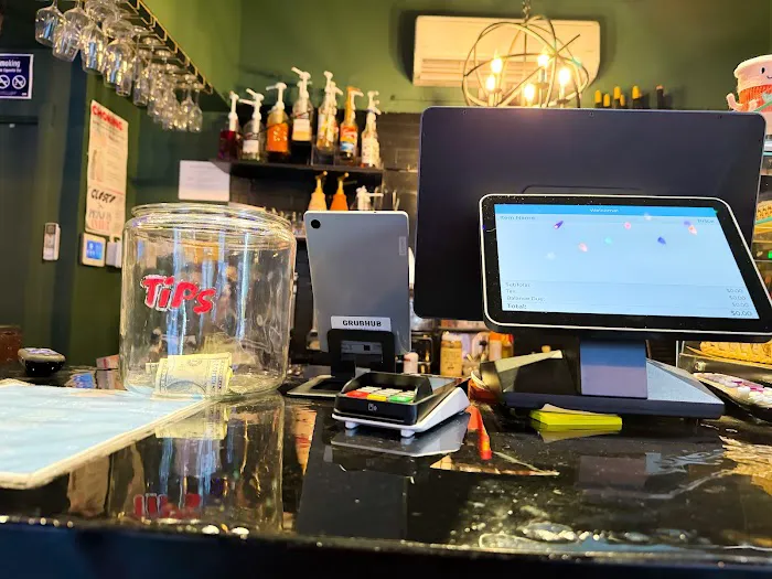 Upperz Cafe and Bar Picture 4