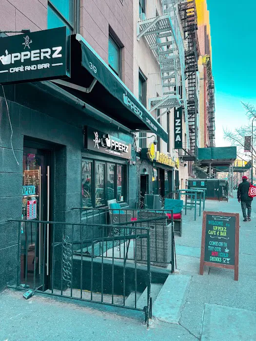 Upperz Cafe and Bar Picture 5