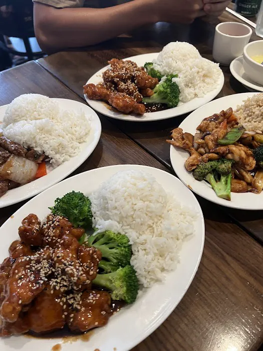 Mee Noodle Shop & Grill Picture 3