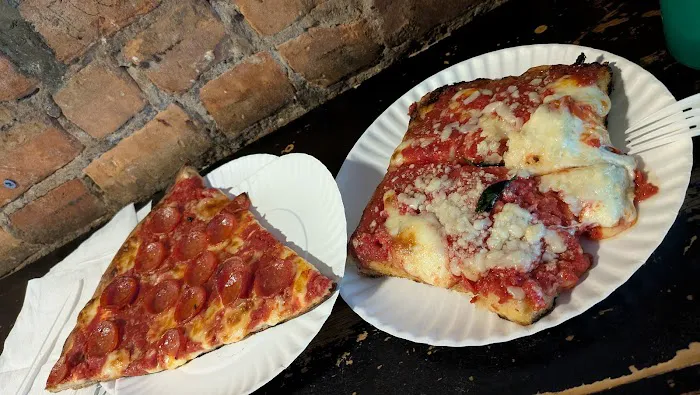 Artichoke Basille's Pizza Picture 3