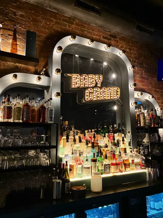 Baby Grand Flatiron Picture 9