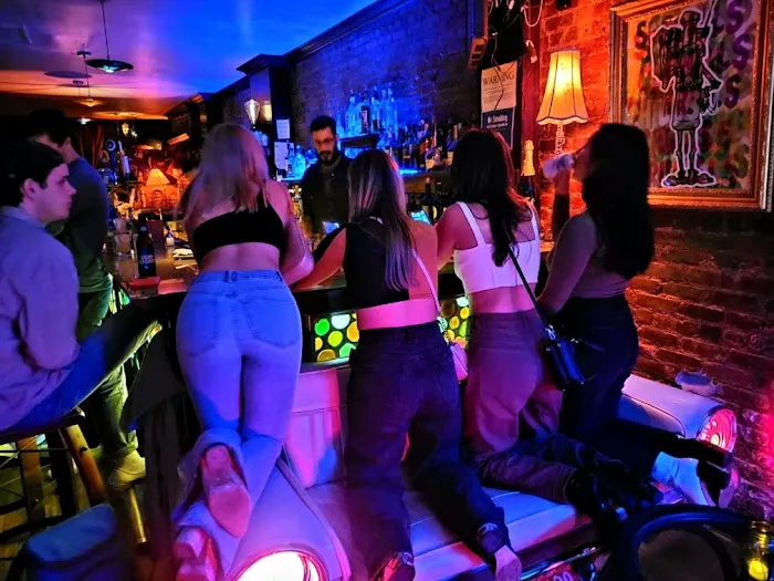 ReVision Lounge and Gallery Picture 4