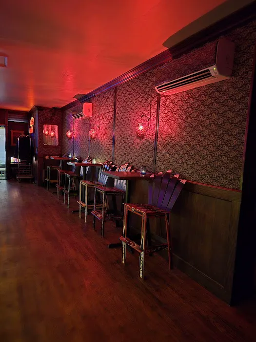 ReVision Lounge and Gallery Picture 5