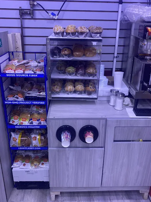 Mike deli & convenience Picture 1