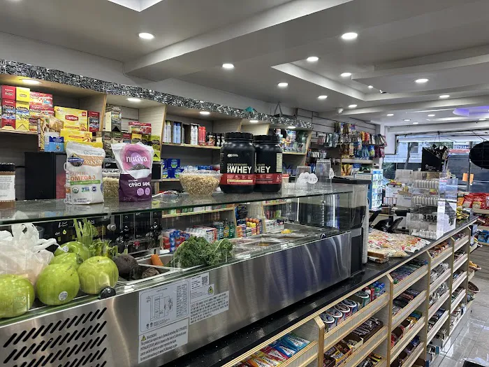5 senses deli Picture 2