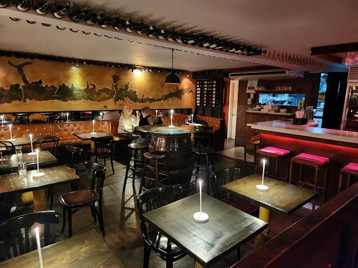 Pierre Loti Wine Bar Picture 9