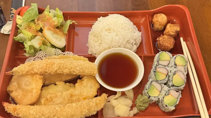 MoMo Sushi Picture 3