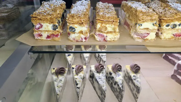Gelatoville Italian Gelato Coffee & Bakery Picture 3