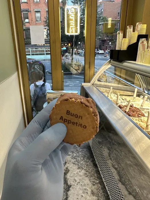 Gelatoville Italian Gelato Coffee & Bakery Picture 4