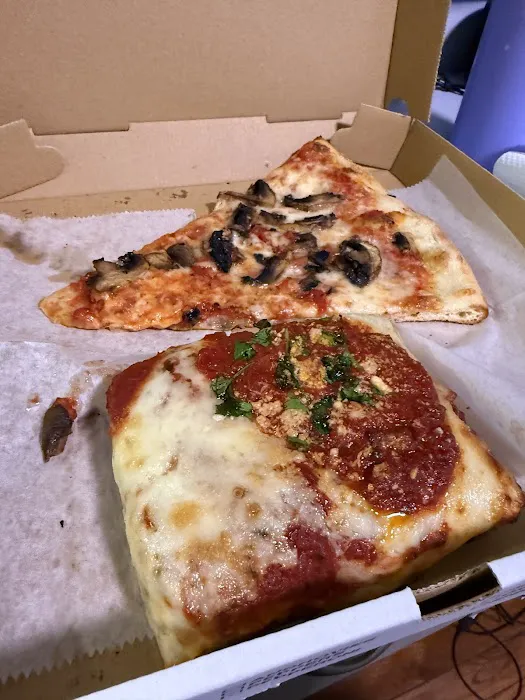 Broni & Belle's Pizzeria Picture 2