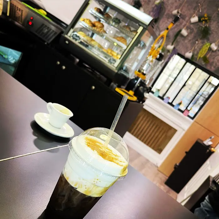 Moncheri Coffee Shop & Creperie Picture 9