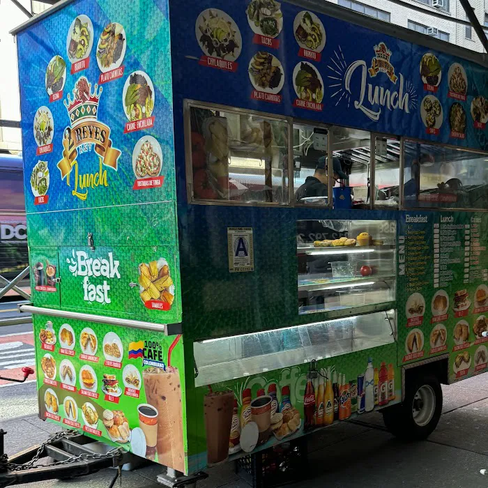 2 Reyes Food Truck Picture 2