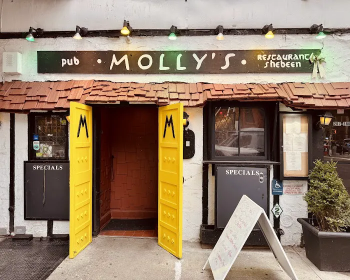 Molly's Shebeen Bar + Restaurant Picture 3